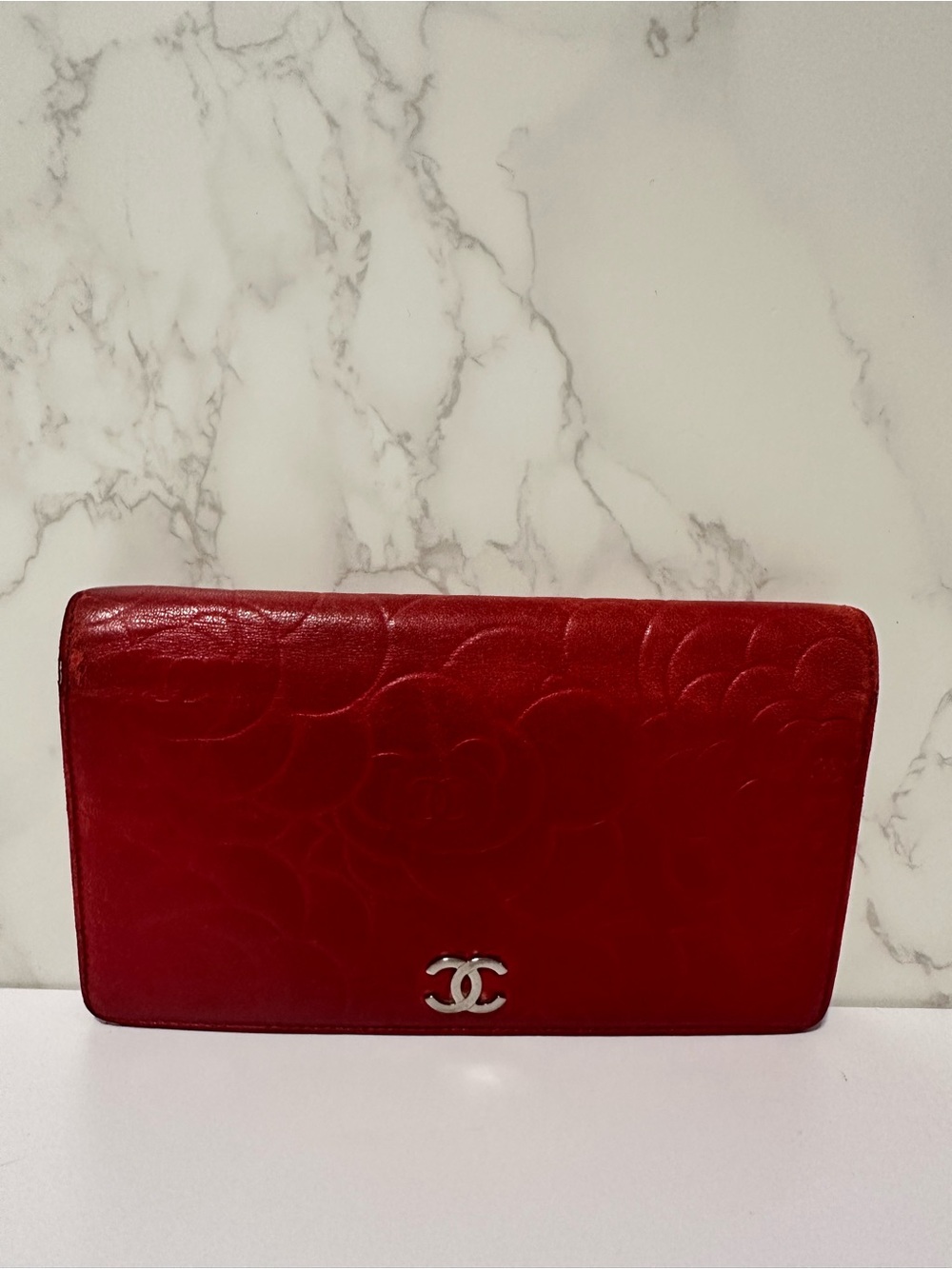 CHANEL❤️🌟RED CAMELLIA EMBOSSED WALLET⭐️